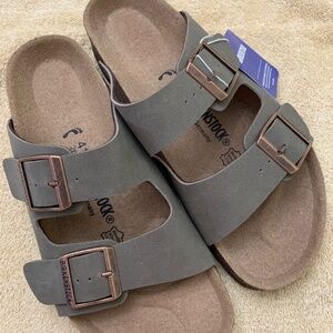 NWT Birkenstock Arizona Sandals in Stone Birko-Flor